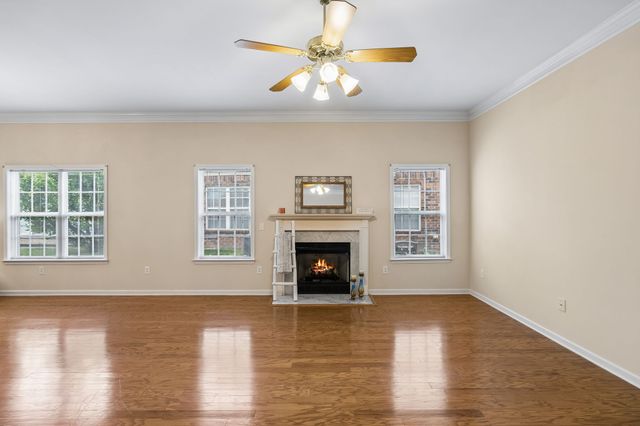 633 Forest Glen Cir, Murfreesboro, TN 37128