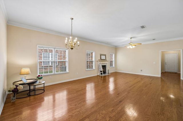 633 Forest Glen Cir, Murfreesboro, TN 37128