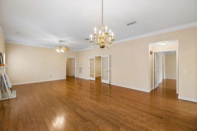633 Forest Glen Cir, Murfreesboro, TN 37128