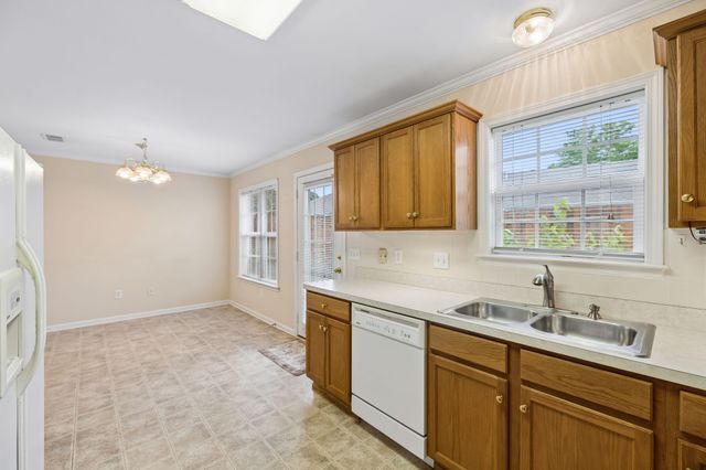 633 Forest Glen Cir, Murfreesboro, TN 37128