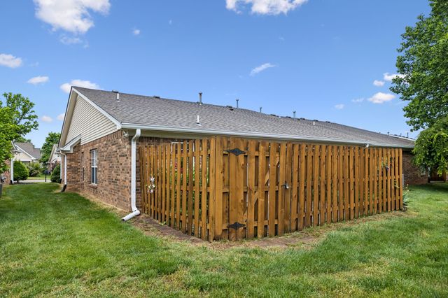 633 Forest Glen Cir, Murfreesboro, TN 37128