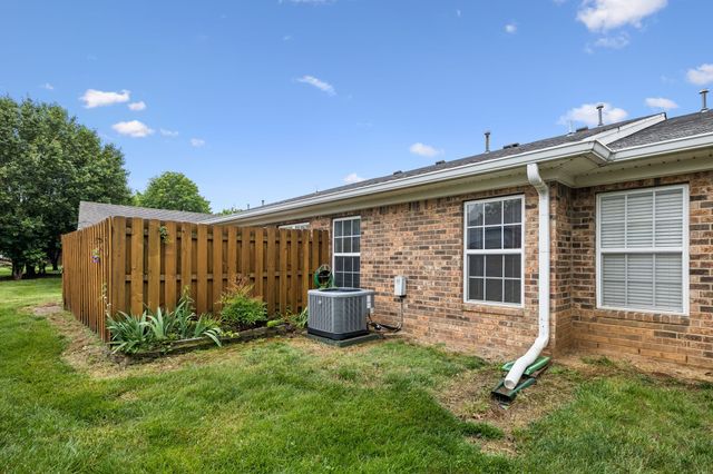 633 Forest Glen Cir, Murfreesboro, TN 37128