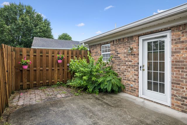 633 Forest Glen Cir, Murfreesboro, TN 37128