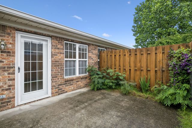 633 Forest Glen Cir, Murfreesboro, TN 37128