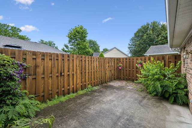 633 Forest Glen Cir, Murfreesboro, TN 37128