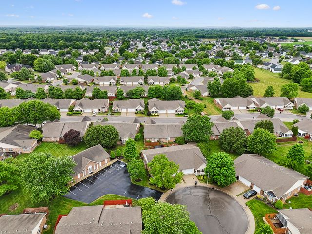 633 Forest Glen Cir, Murfreesboro, TN 37128
