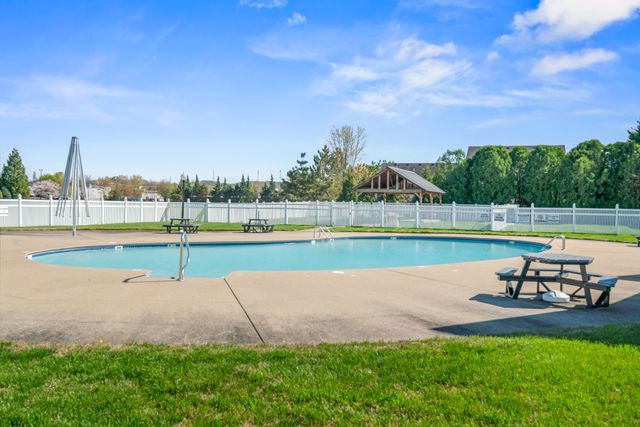 633 Forest Glen Cir, Murfreesboro, TN 37128