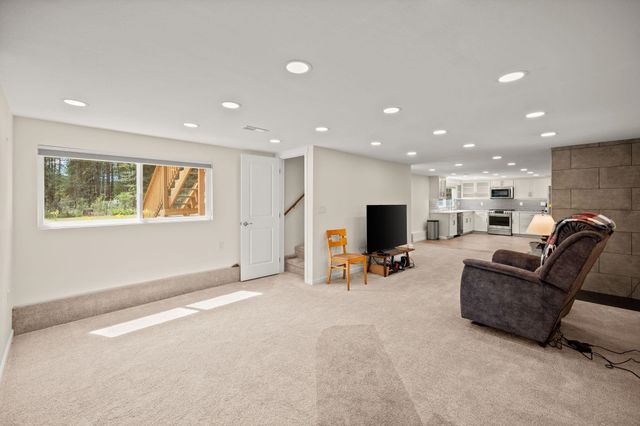 10117 S ANDRUS Rd, Cheney, WA 99004