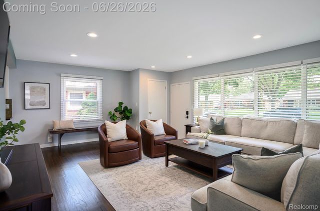 2151 Derby Road, Troy, MI 48084