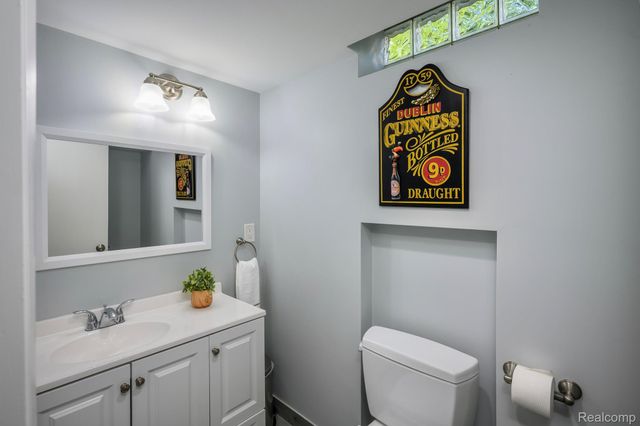 2151 Derby Road, Troy, MI 48084
