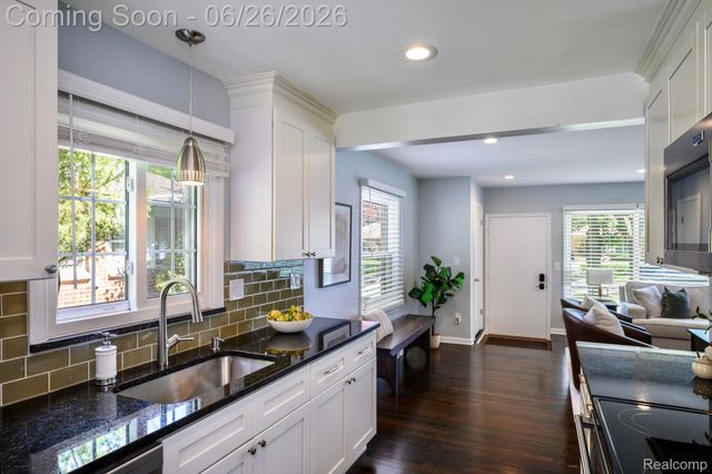 2151 Derby Road, Troy, MI 48084