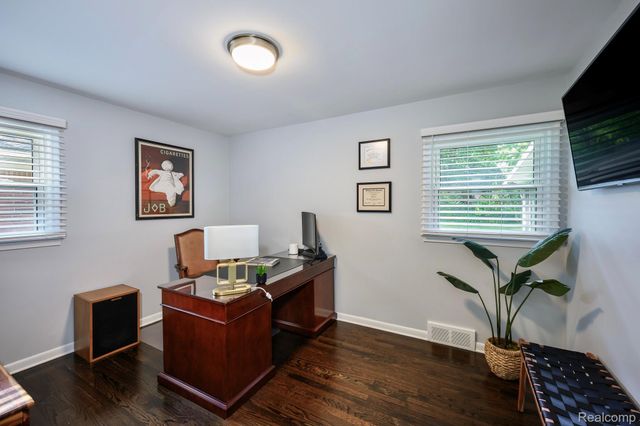 2151 Derby Road, Troy, MI 48084
