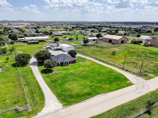 365 Country Lane, Haslet, TX 76052