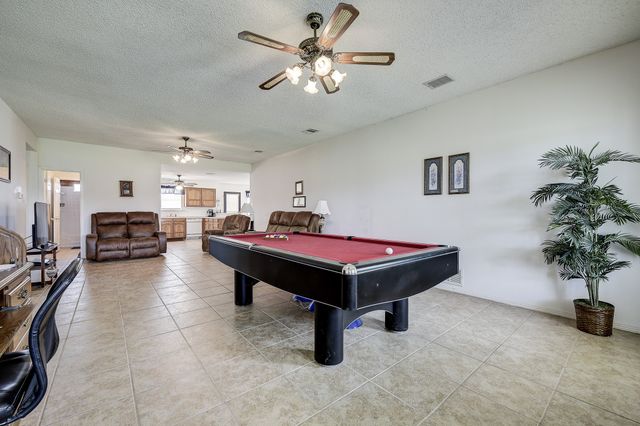 365 Country Lane, Haslet, TX 76052