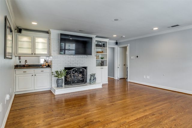 6314 Woodcrest Lane, Dallas, TX 75214