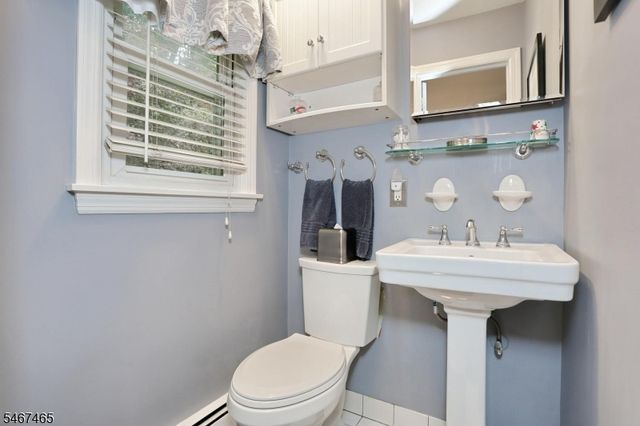 75 Hiawatha Blvd, Oakland Boro, NJ 07436