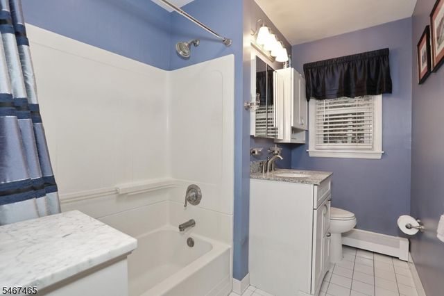 75 Hiawatha Blvd, Oakland Boro, NJ 07436
