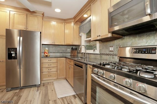 75 Hiawatha Blvd, Oakland Boro, NJ 07436