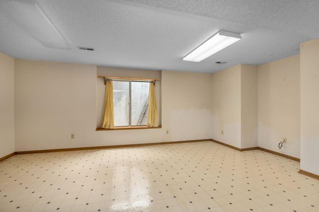 919 W Cedarwood Ct, Andover, KS 67002
