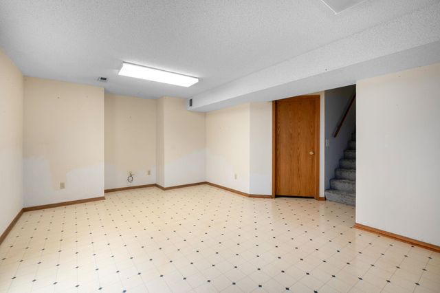 919 W Cedarwood Ct, Andover, KS 67002