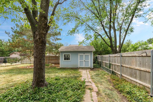 919 W Cedarwood Ct, Andover, KS 67002