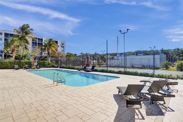 16478 NE 27th Place 34, North Miami Beach, FL 33160