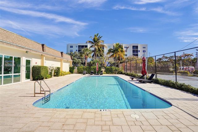 16478 NE 27th Place 34, North Miami Beach, FL 33160