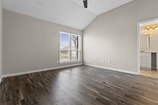 2847 Red Oak Drive, Grand Prairie, TX 75052