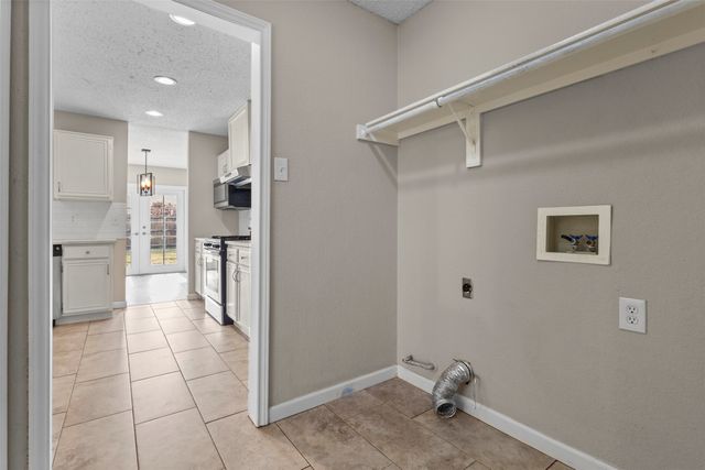 2847 Red Oak Drive, Grand Prairie, TX 75052