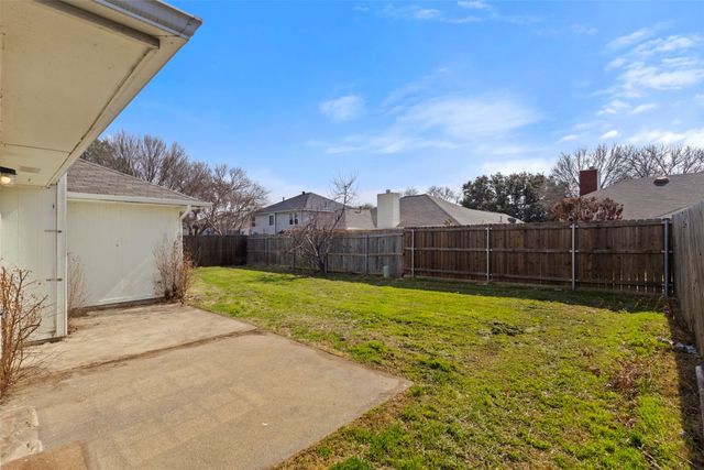 2847 Red Oak Drive, Grand Prairie, TX 75052