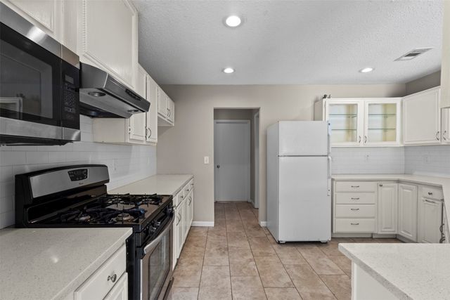 2847 Red Oak Drive, Grand Prairie, TX 75052