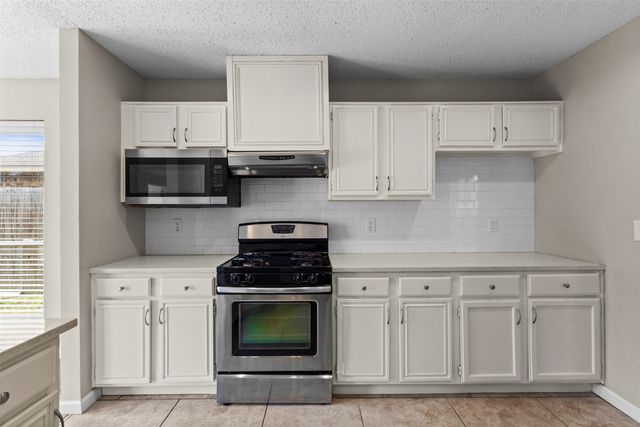 2847 Red Oak Drive, Grand Prairie, TX 75052