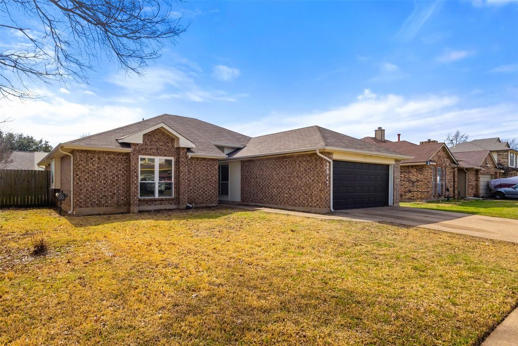 2847 Red Oak Drive, Grand Prairie, TX 75052