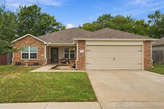 14734 S Hudson Avenue, Bixby, OK 74008