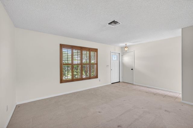 9820 Jonquil Circle N, Palm Beach Gardens, FL 33410