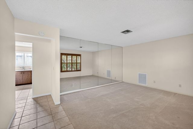 9820 Jonquil Circle N, Palm Beach Gardens, FL 33410