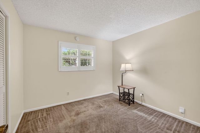 9820 Jonquil Circle N, Palm Beach Gardens, FL 33410