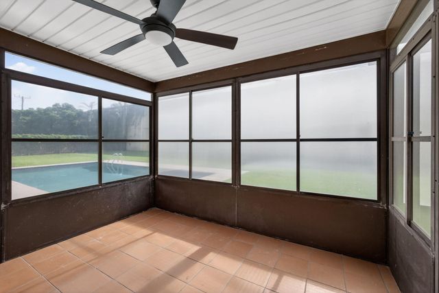 9820 Jonquil Circle N, Palm Beach Gardens, FL 33410