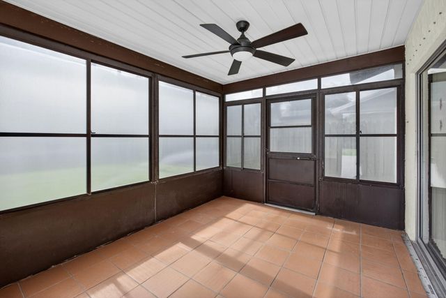 9820 Jonquil Circle N, Palm Beach Gardens, FL 33410