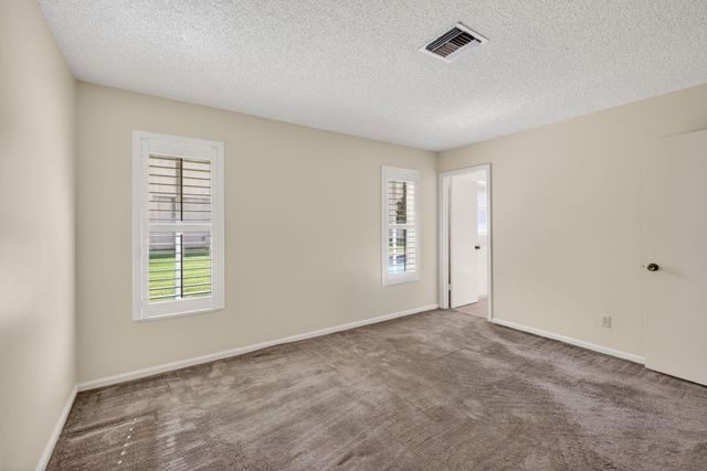 9820 Jonquil Circle N, Palm Beach Gardens, FL 33410