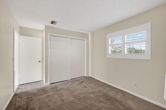 9820 Jonquil Circle N, Palm Beach Gardens, FL 33410