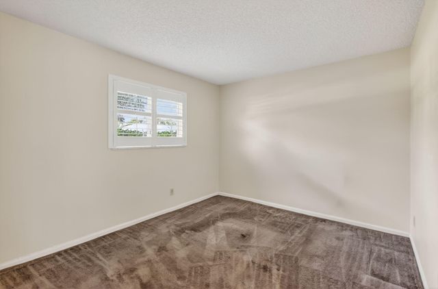 9820 Jonquil Circle N, Palm Beach Gardens, FL 33410