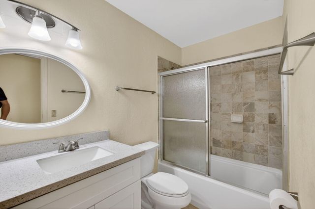 9820 Jonquil Circle N, Palm Beach Gardens, FL 33410