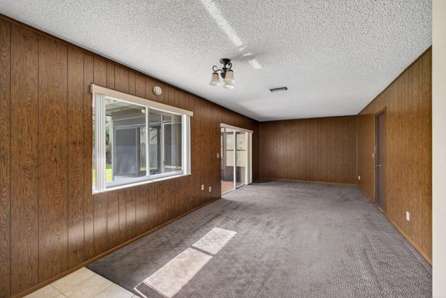 9820 Jonquil Circle N, Palm Beach Gardens, FL 33410