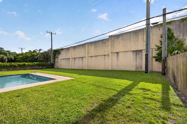 9820 Jonquil Circle N, Palm Beach Gardens, FL 33410