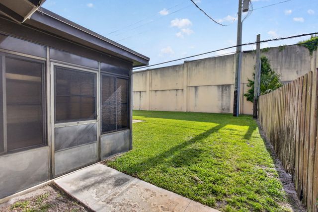 9820 Jonquil Circle N, Palm Beach Gardens, FL 33410