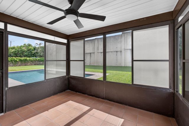 9820 Jonquil Circle N, Palm Beach Gardens, FL 33410