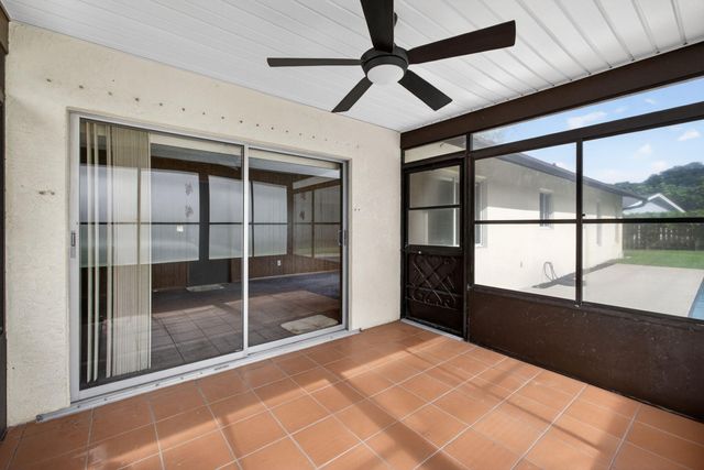 9820 Jonquil Circle N, Palm Beach Gardens, FL 33410