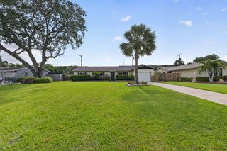9820 Jonquil Circle N, Palm Beach Gardens, FL 33410