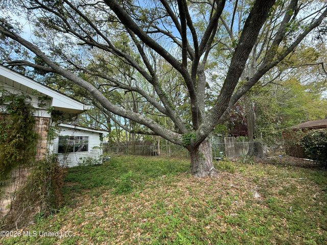 3920 Hillandale Drive, Gautier, MS 39553